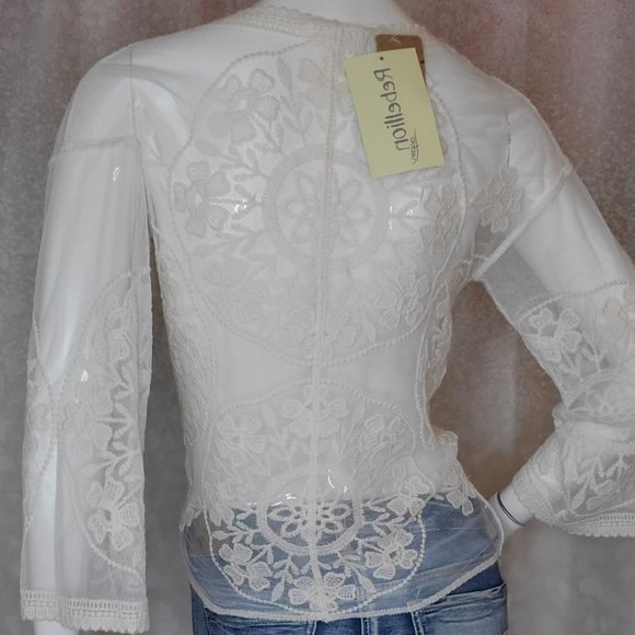 Rebellion Ivory Lace Open Top - Picture 5 of 6